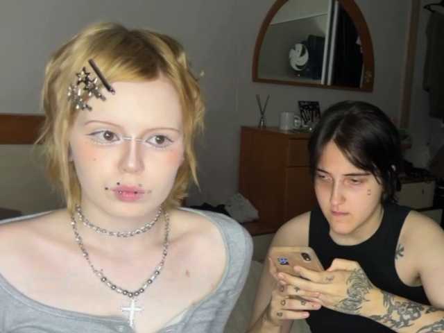 AliceAndMia live cam on BongaCams