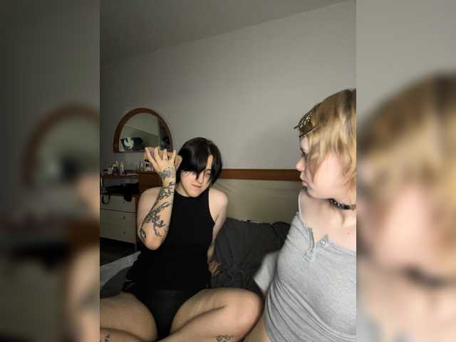 AliceAndMia live cam on BongaCams