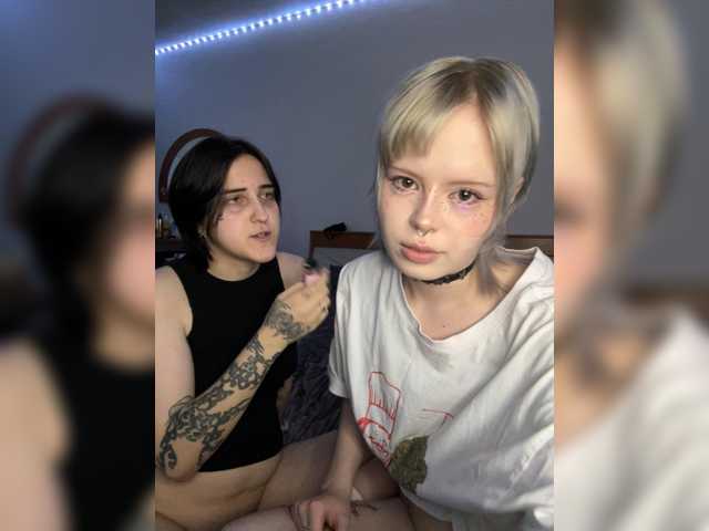 AliceAndMia live cam on BongaCams