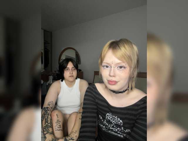AliceAndMia live cam on BongaCams
