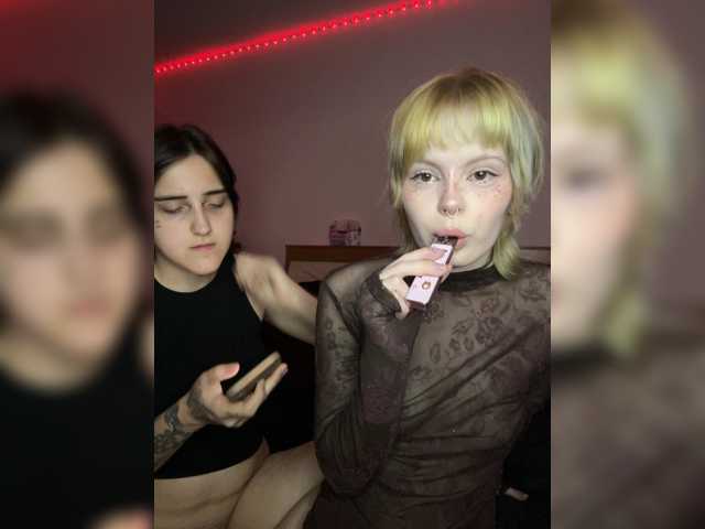 AliceAndMia live cam on BongaCams