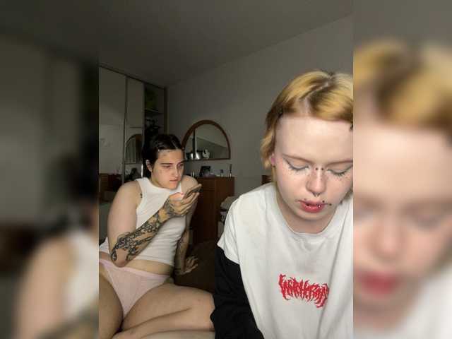 AliceAndMia live cam on BongaCams