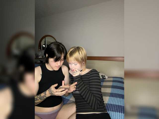 AliceAndMia live cam on BongaCams