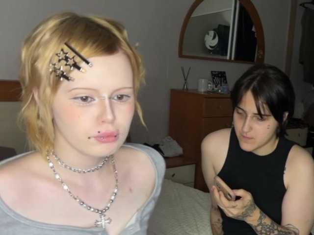 AliceAndMia live cam on BongaCams