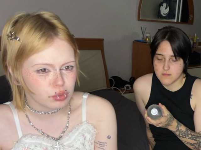 AliceAndMia live cam on BongaCams