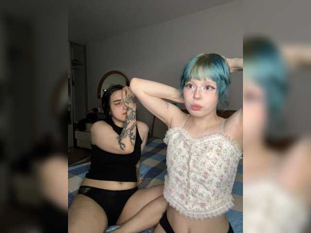 AliceAndMia live cam