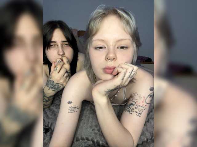 AliceAndMia live cam on BongaCams