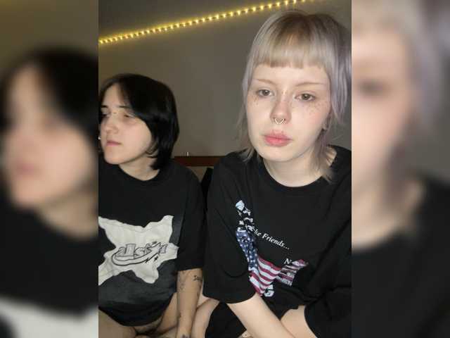AliceAndMia, modelo de webcam