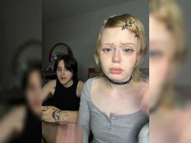 AliceAndMia live cam on BongaCams