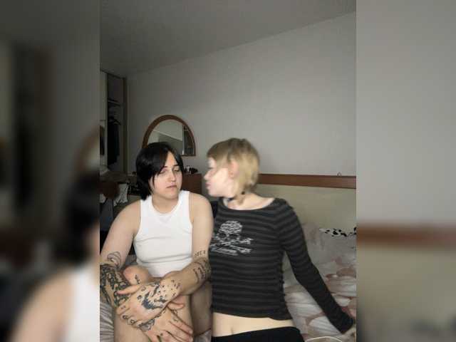 AliceAndMia live cam on BongaCams
