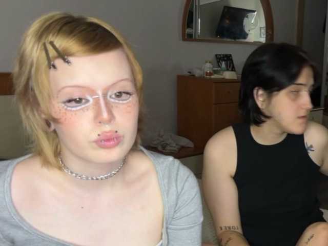 AliceAndMia live cam on BongaCams
