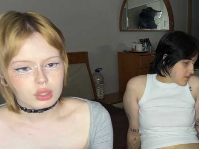 AliceAndMia live cam on BongaCams