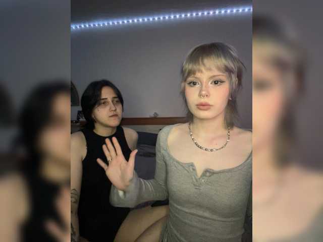 AliceAndMia live cam on BongaCams