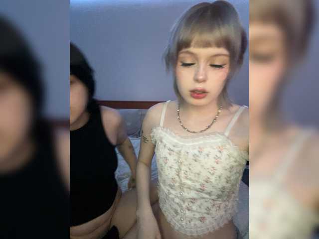 AliceAndMia live cam on BongaCams