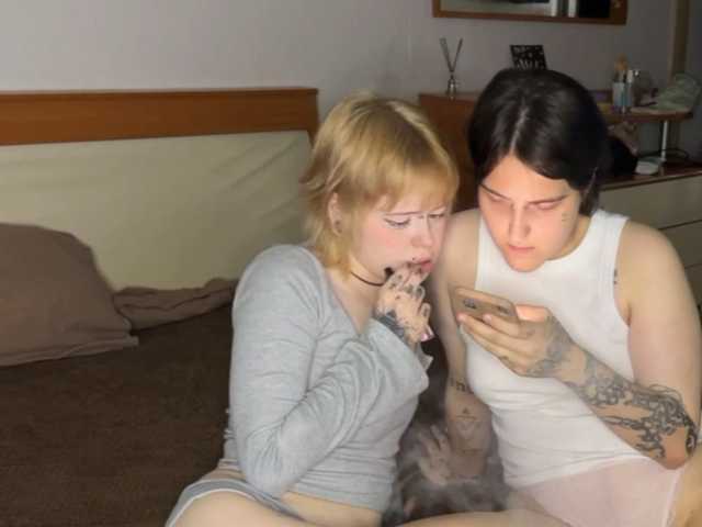 AliceAndMia live cam on BongaCams