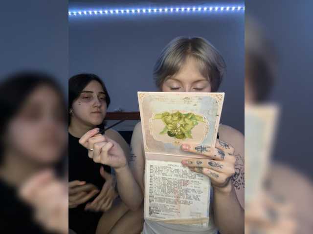 AliceAndMia live cam on BongaCams