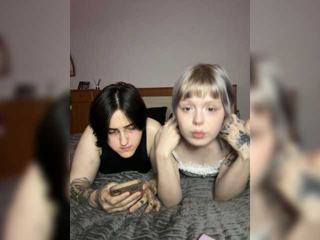 AliceAndMia live cam on BongaCams