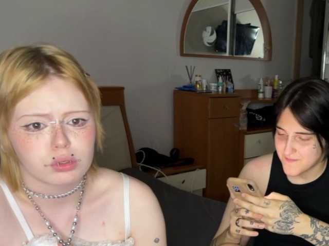 AliceAndMia live cam on BongaCams