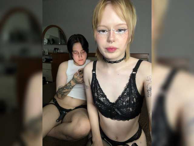 AliceAndMia live cam on BongaCams