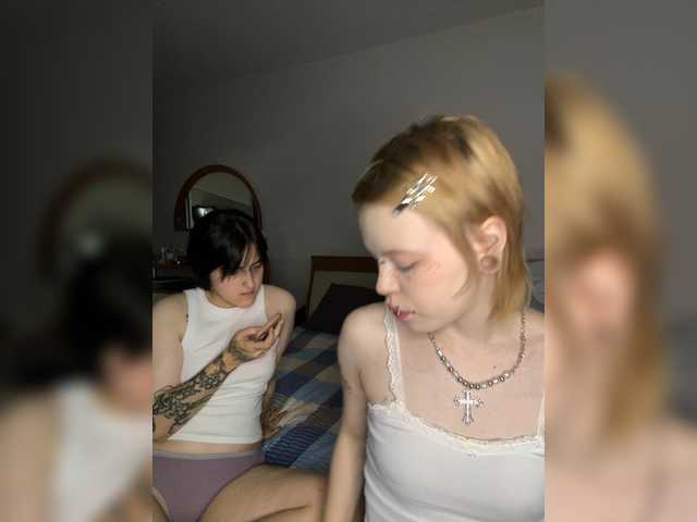 AliceAndMia live cam on BongaCams