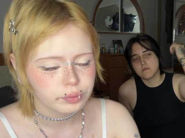 AliceAndMia live cam on BongaCams