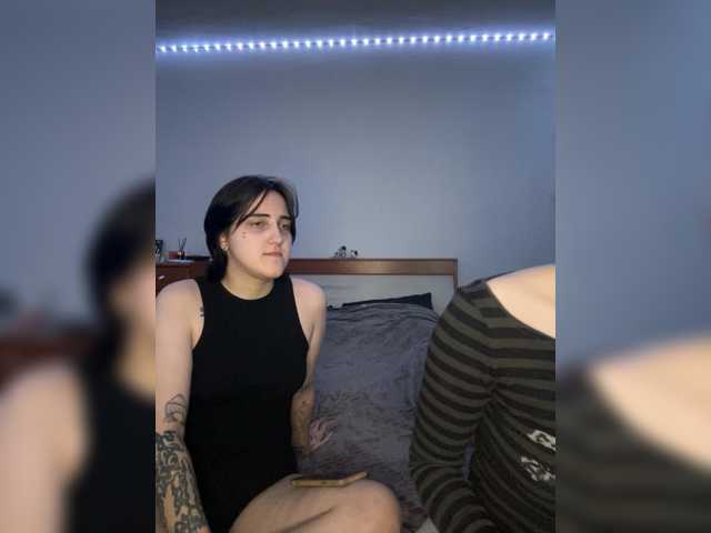 AliceAndMia live cam on BongaCams
