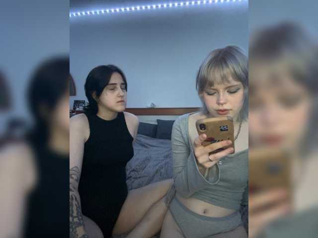 AliceAndMia live cam on BongaCams