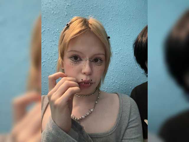 AliceAndMia live cam on BongaCams