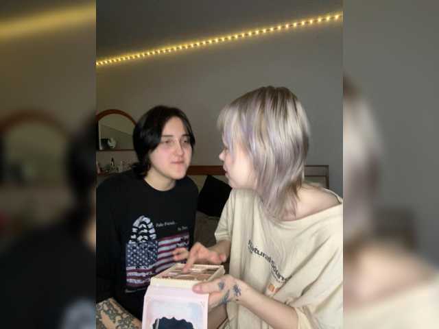 AliceAndMia live cam on BongaCams