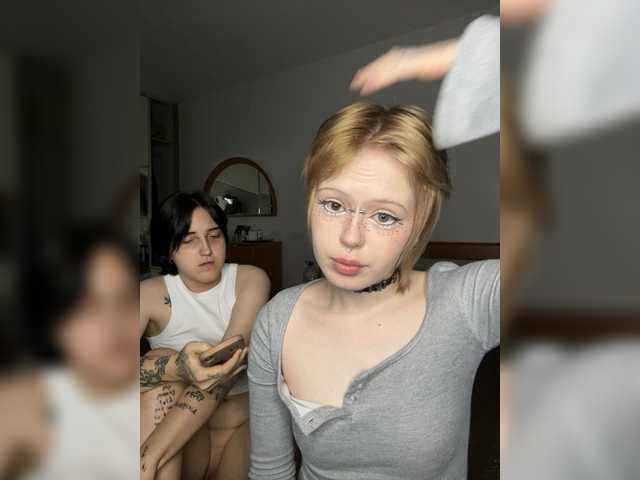 AliceAndMia live cam on BongaCams