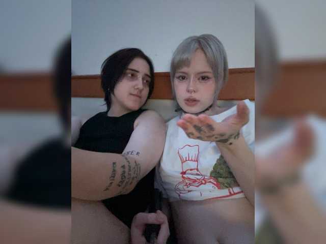 AliceAndMia live cam on BongaCams