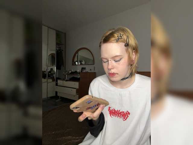 AliceAndMia live cam on BongaCams