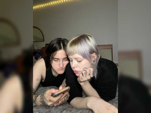 AliceAndMia live webcam preview