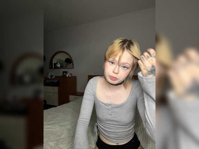 AliceAndMia live cam on BongaCams