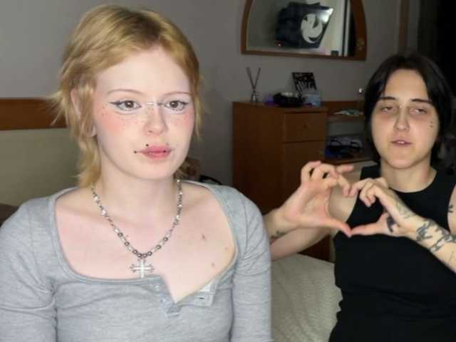 AliceAndMia live cam on BongaCams