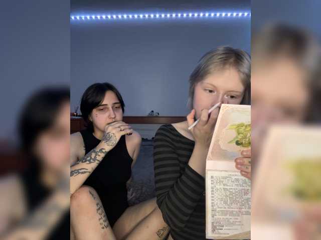 AliceAndMia live cam on BongaCams