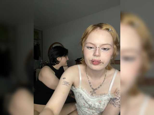 AliceAndMia live cam on BongaCams