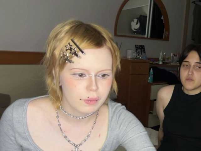 AliceAndMia live cam on BongaCams