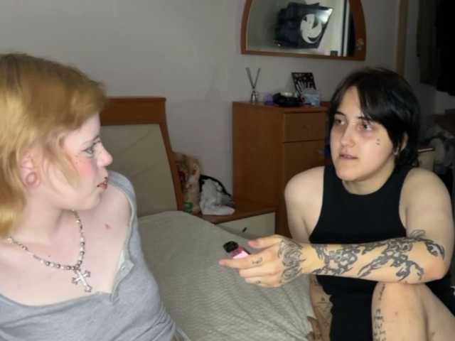 AliceAndMia live cam on BongaCams