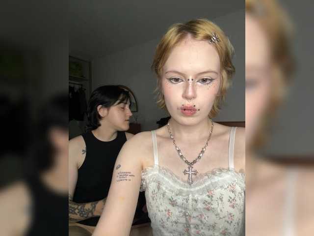 AliceAndMia live cam on BongaCams