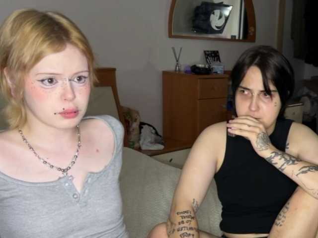 AliceAndMia live cam on BongaCams