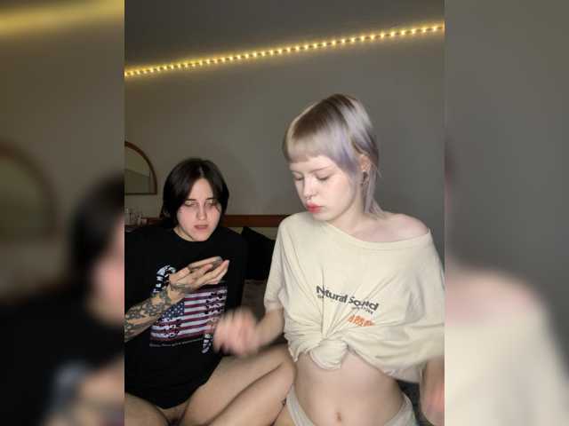 AliceAndMia webcam model