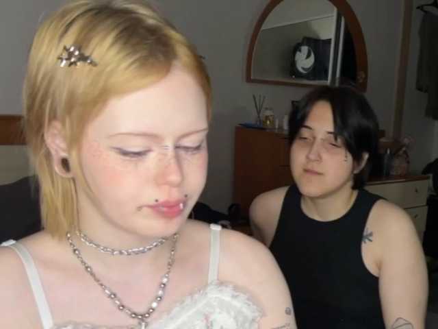 AliceAndMia live cam on BongaCams