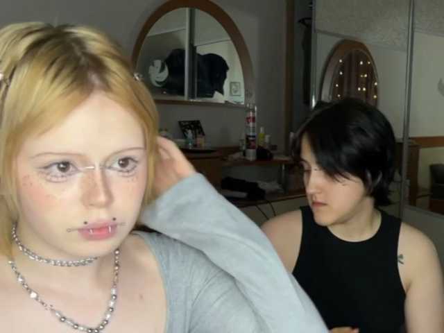 AliceAndMia live cam on BongaCams