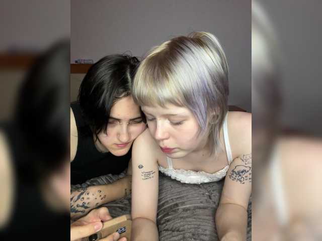 AliceAndMia live cam on BongaCams