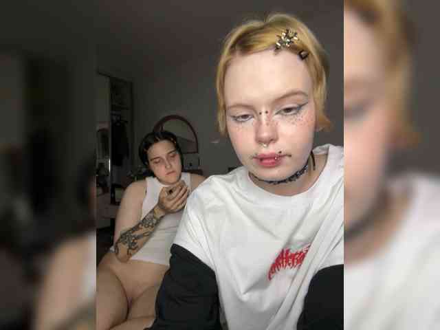 AliceAndMia webcam