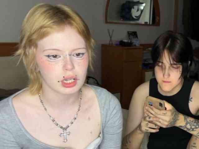 AliceAndMia webcam