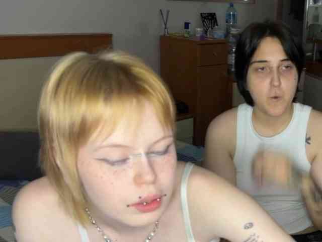 AliceAndMia webcam