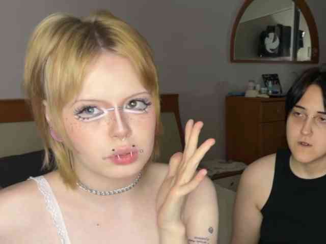 AliceAndMia webcam