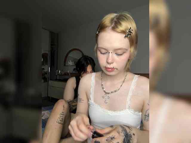 AliceAndMia webcam